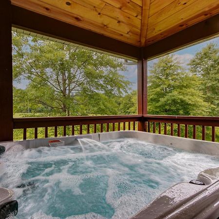 3 Master Bedrooms - Sleeps 10 - Location - Game Room - Hot Tub Pigeon Forge Exterior foto